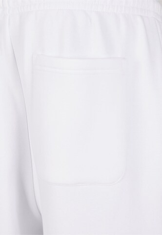 Tapered Pantaloni di Urban Classics in bianco