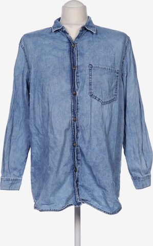 BDG Urban Outfitters Button Up Shirt in M in Blue: front