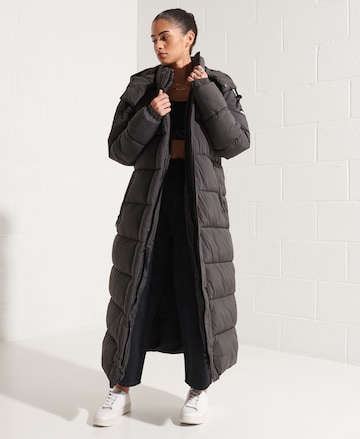 Manteau d’hiver 'Touchline' Superdry en noir : devant