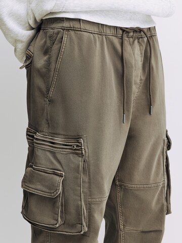 Pull&Bear Tapered Cargo Pants in Green