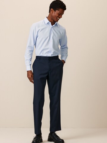 regular Pantaloni con piega frontale di Next in blu