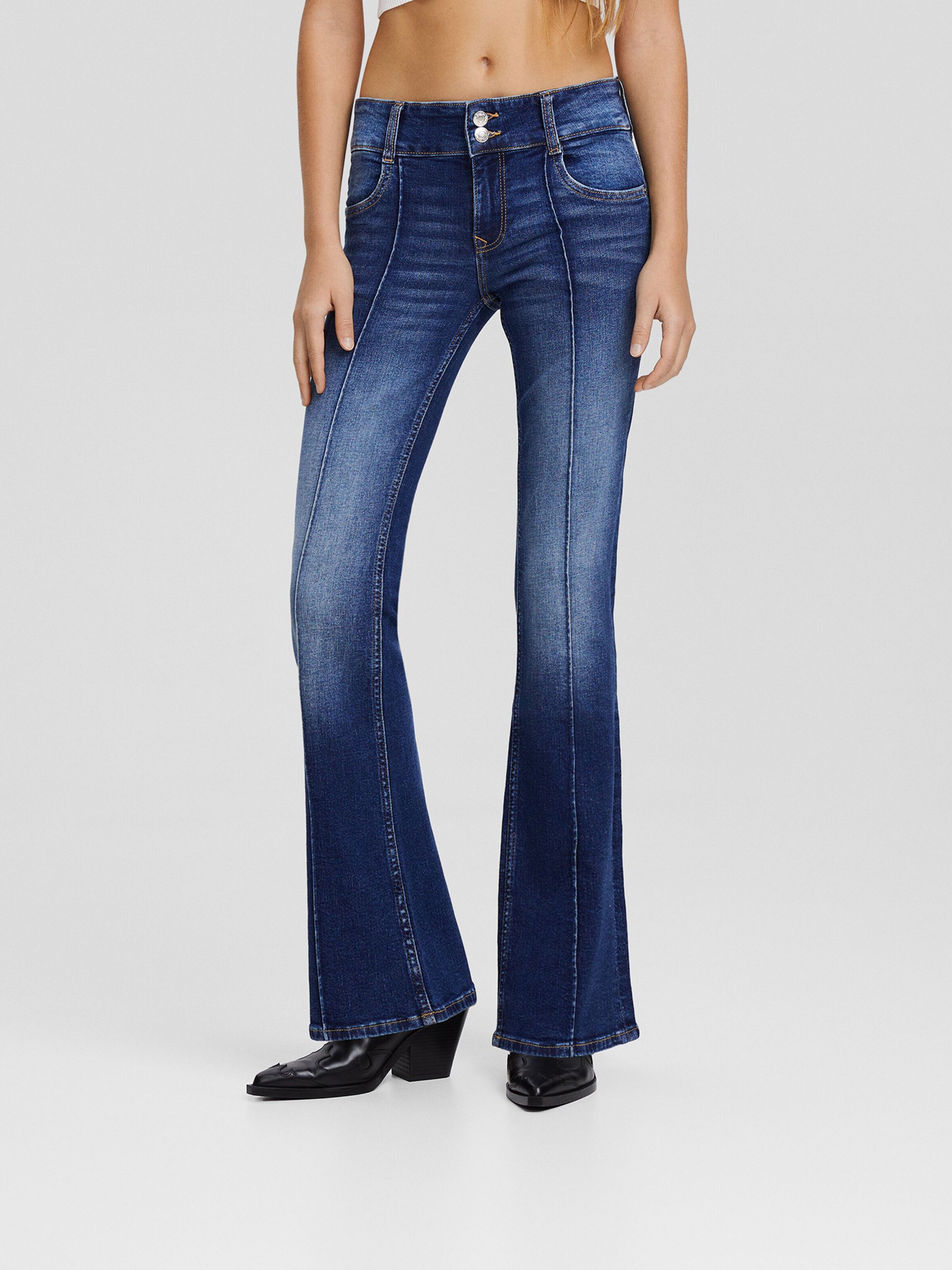 Bootcut Jean a pince Bershka en Bleu Fonce ABOUT YOU