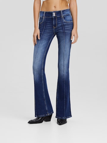 Bershka Boot cut Pleat-front jeans in Blue: front