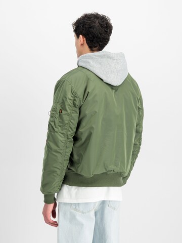 ALPHA INDUSTRIES Φθινοπωρινό και ανοιξιάτικο μπουφάν 'MA-1 TT Hood' σε πράσινο