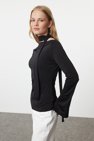 Trendyol - Camiseta en negro