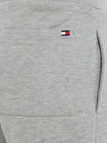 TOMMY HILFIGER - Tapered Calças em cinzento