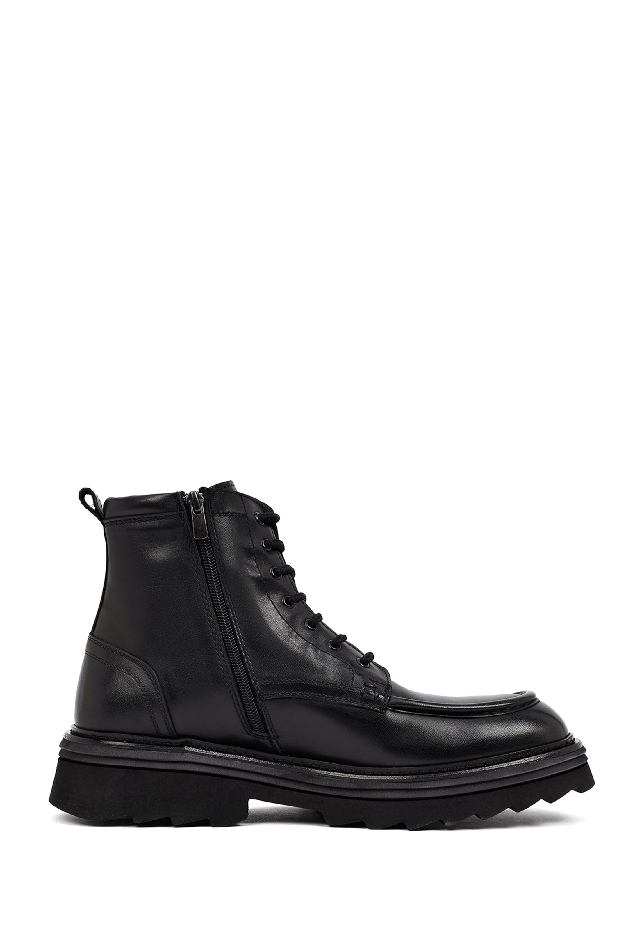 Boots stringati di Derimod in nero
