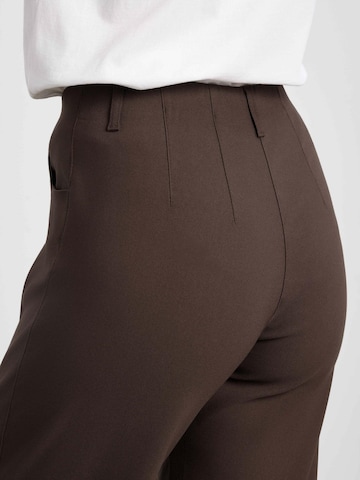 LAURIE Loosefit Hose 'Donna'‌‌‌‌‌‌‌‌‌‌ in Braun