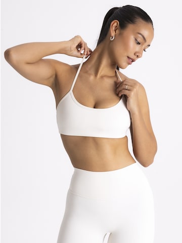 OMNANA Sport-BH 'MUSE™' in Weiß: Vorderseite