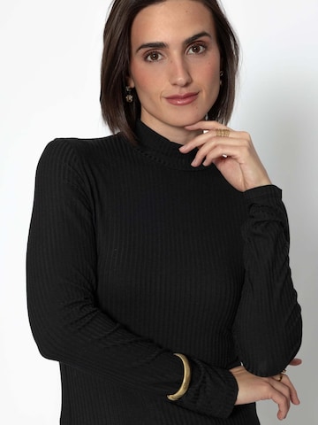 Maglietta di SASSYCLASSY in nero
