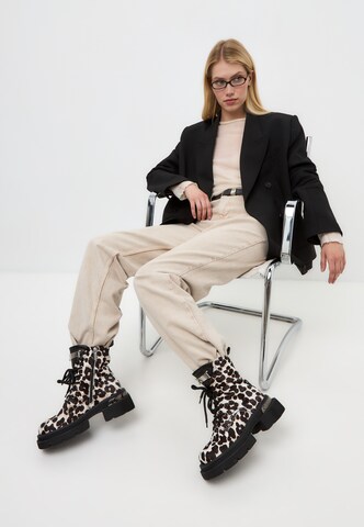 Bottines à lacets CESARE GASPARI en jaune