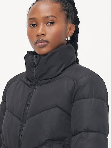 Veste mi-saison 'VMLIGARIO' Vero Moda Petite en noir