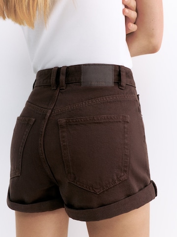 Pull&Bear Loosefit Džíny – hnědá