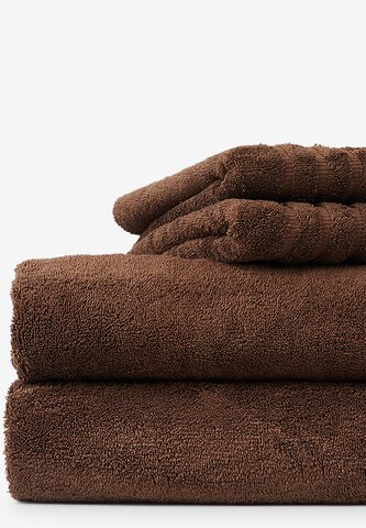 Lexington Towel in Brown