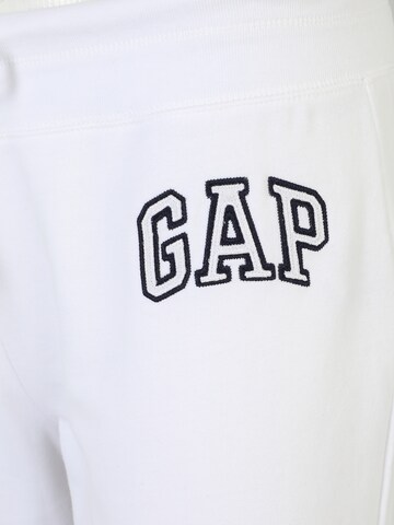 Gap Tall Zwężany krój Spodnie w kolorze biały