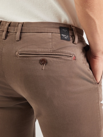 REPLAY Slimfit Παντελόνι 'Zeumar' σε καφέ