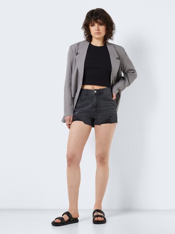 Noisy may Regular Shorts in Schwarz