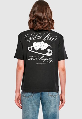 Maglietta 'Feel The Pain' di Miss Tee in nero: frontale