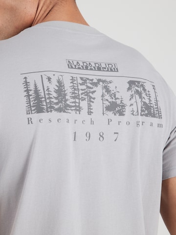 NAPAPIJRI Paita 'SENAR' värissä harmaa