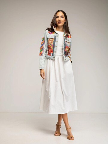 Tantra - Chaqueta de entretiempo 'Chaqueta denim con dibujo africano bordado y lentejuelas' en azul