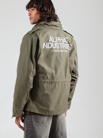 ALPHA INDUSTRIES Демисезонная куртка 'Studio M-65' в Зеленый: спереди