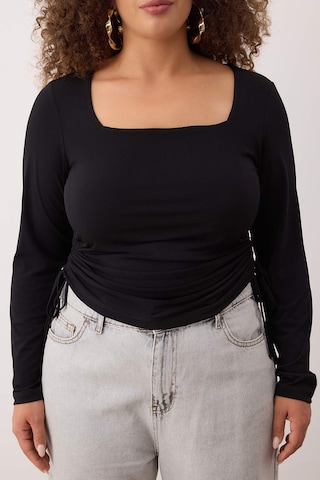 Trendyol Curve - Camiseta en negro