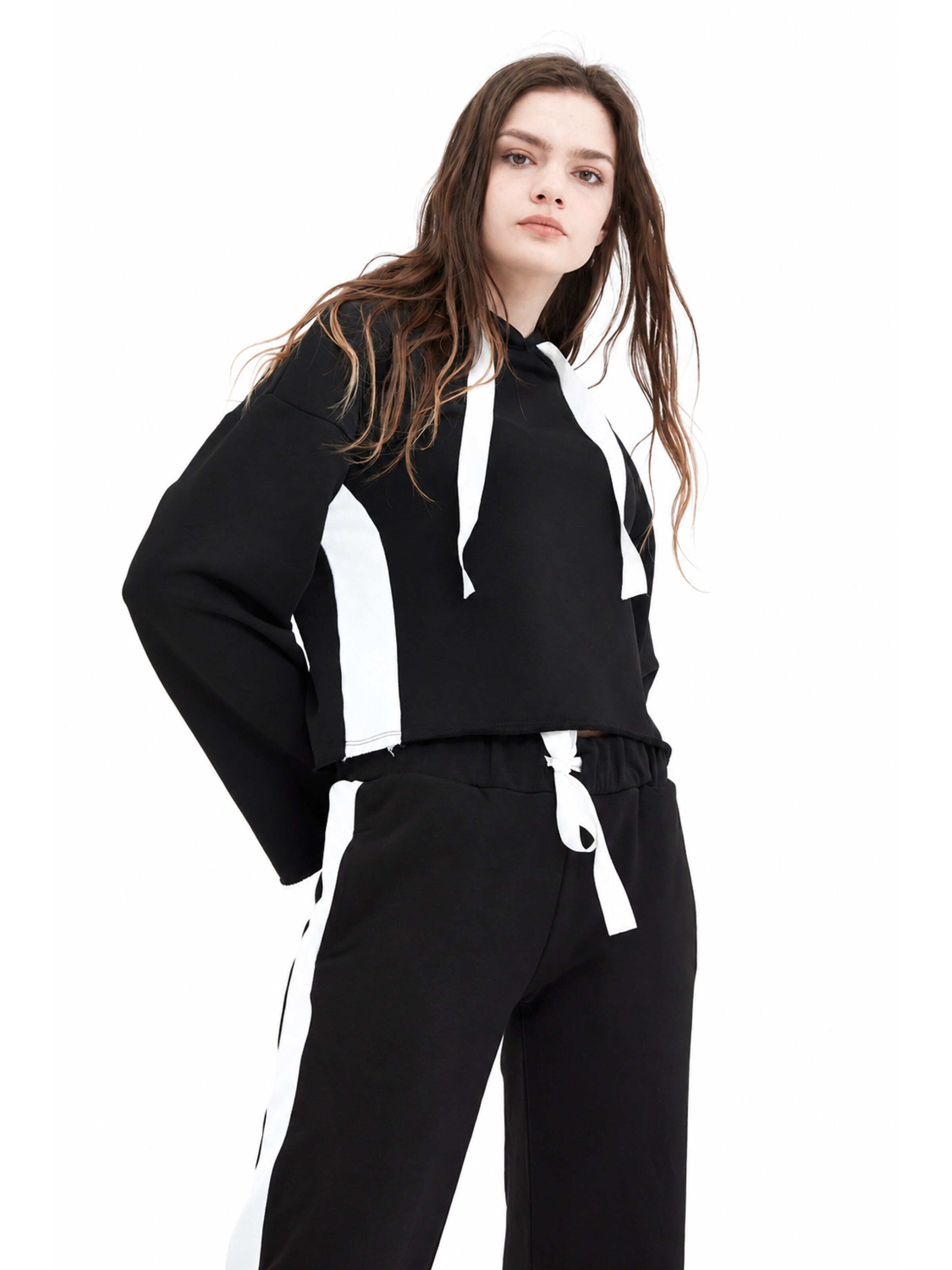 SCR. - Sweatshirt 'NISHA' em preto