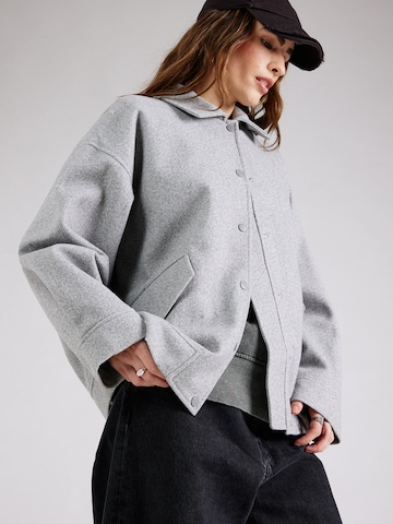 TOPSHOP Jacke in Grau