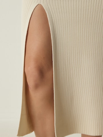 Robes en maille Happiness İstanbul en beige