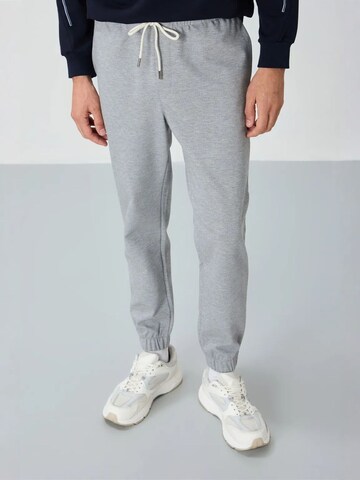 Tommy Life Tapered Workout Pants 'Jogginghose' in Grey