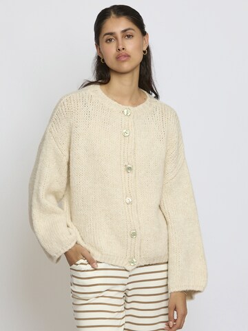 Lilavie Strickjacke ' Taynaa ' in Beige: Vorderseite
