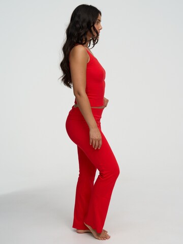 cfab (formerly creamy fabrics) - Top 'Cotton Tanktop mit eckigem Ausschnitt' en rojo