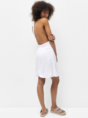 Robe d’été Pull&Bear en blanc