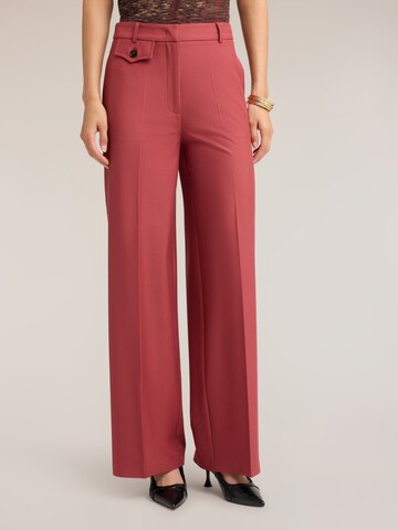 MOTIVI - Acampanado Pantalón en rojo