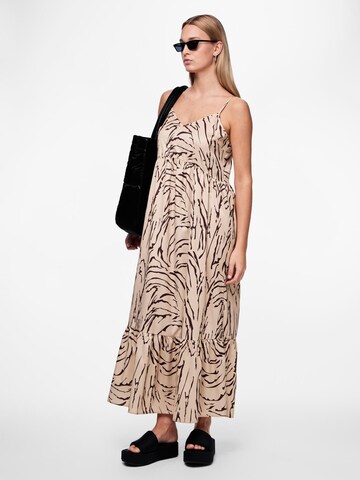 Abito 'Sade' di PIECES in beige