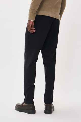 Matinique Slim fit Pleat-Front Pants in Black