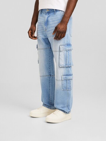 Bershka Loosefit Cargojeans in Blauw: voorkant