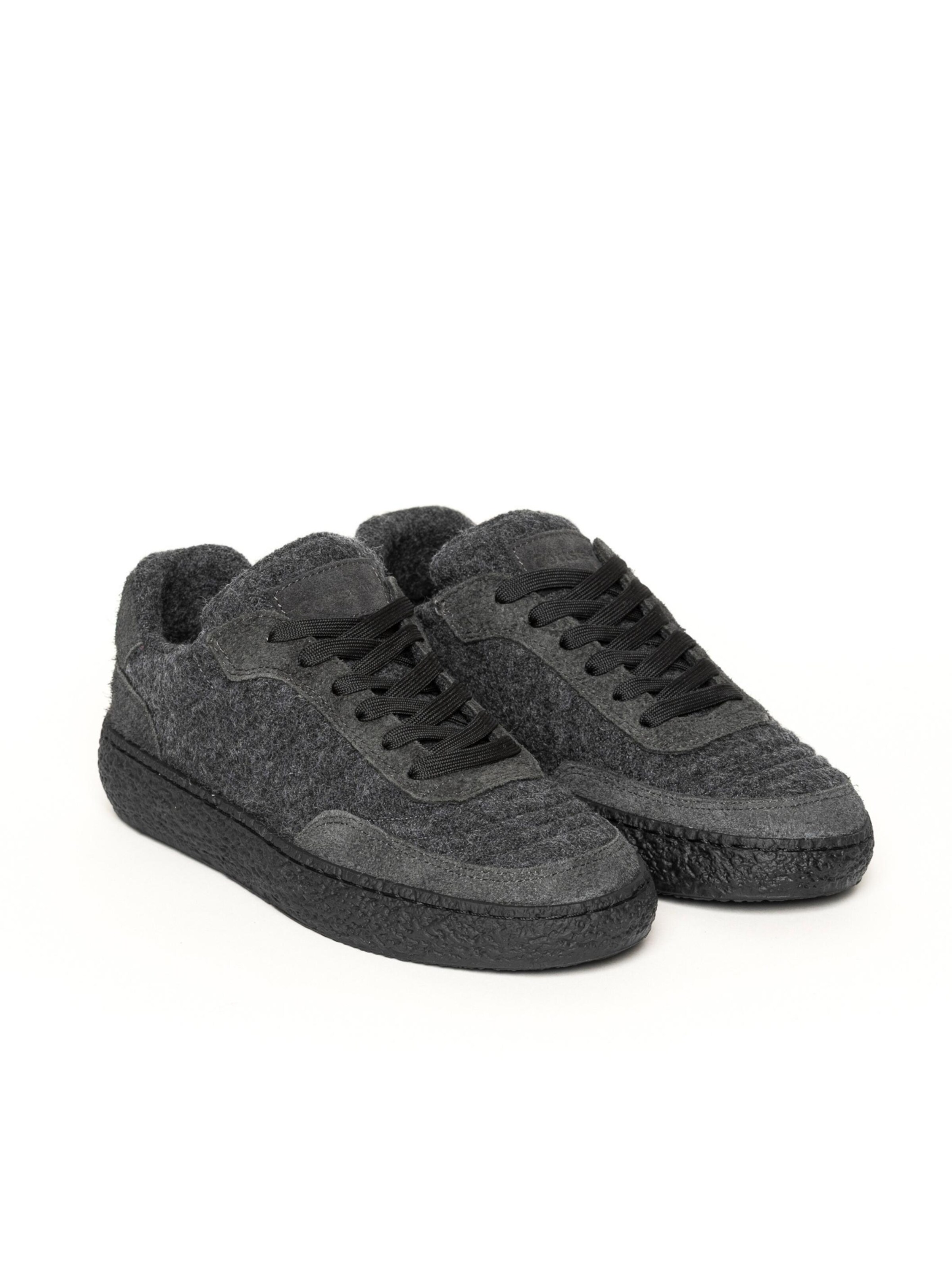 Gottstein Sneakers in Black