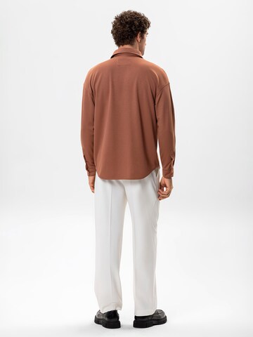 Antioch - Comfort Fit Camisa em castanho