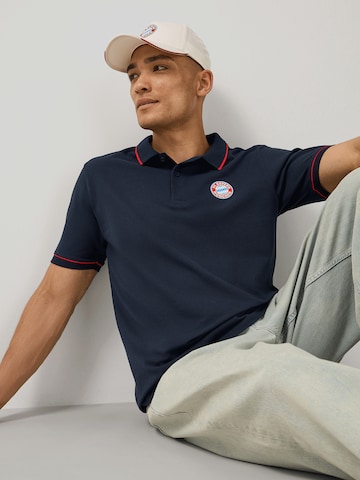 FC BAYERN MÜNCHEN Poloshirt Essentials in Blau