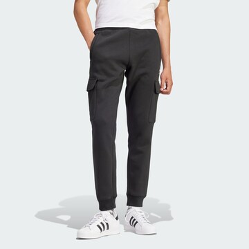 juoda ADIDAS ORIGINALS Siaurėjantis Laisvo stiliaus kelnės 'Trefoil Essentials': priekis