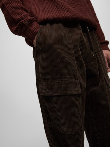 Pull&Bear Tapered Cargo Pants in Brown