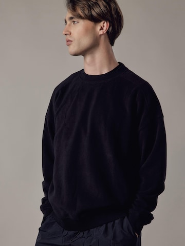 Felpa 'Pile Girocollo' di OWN Off With Nature in nero