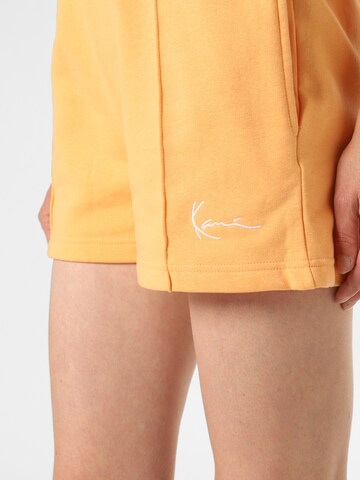 Karl Kani Regular Shorts in Gelb