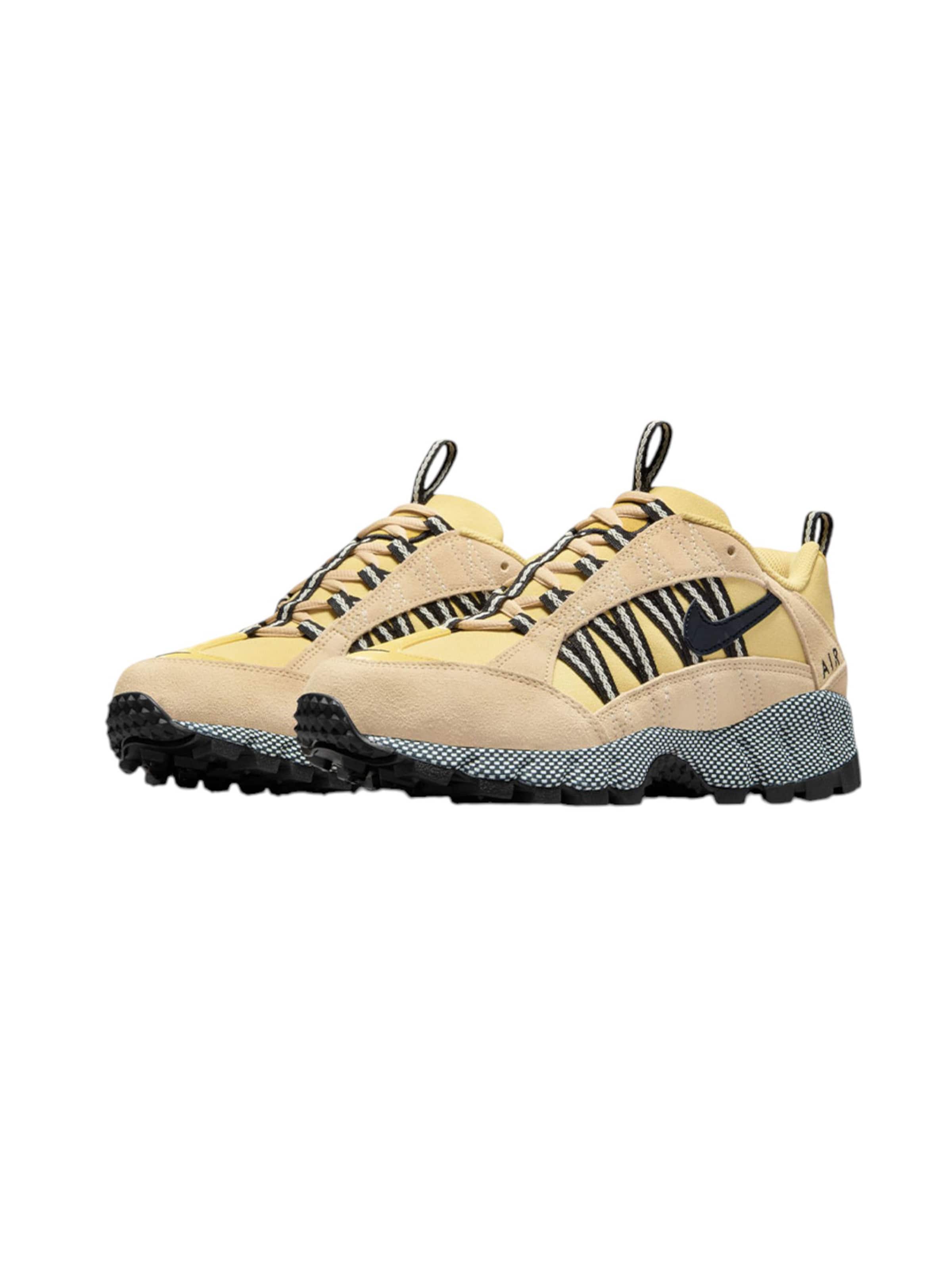 Nike Sportswear Platform trainers 'HUMARA' in Beige: front