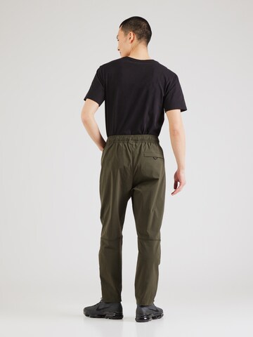 Effilé Pantalon Nike Sportswear en vert