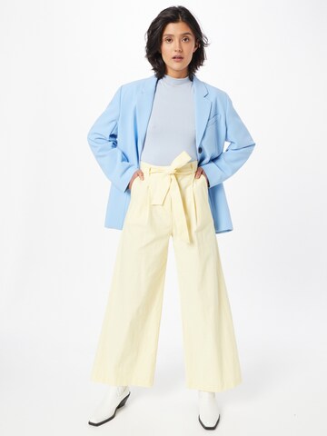 FRNCH PARIS Wide leg Pleat-front trousers 'Parvedy' in Yellow
