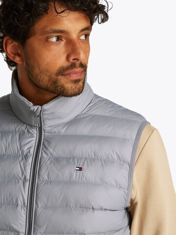 TOMMY HILFIGER Жилетка в Серый