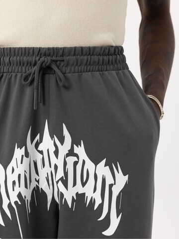VAMOS CLO - Loosefit Calças 'Fumitory' em cinzento