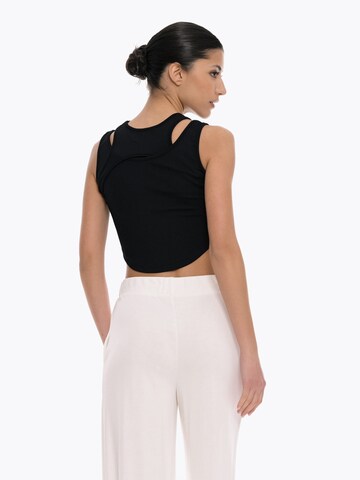 Top 'After-Ring' de la 4TAILORS pe negru